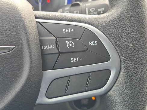 Certified 2017 Chrysler Pacifica Touring image 28