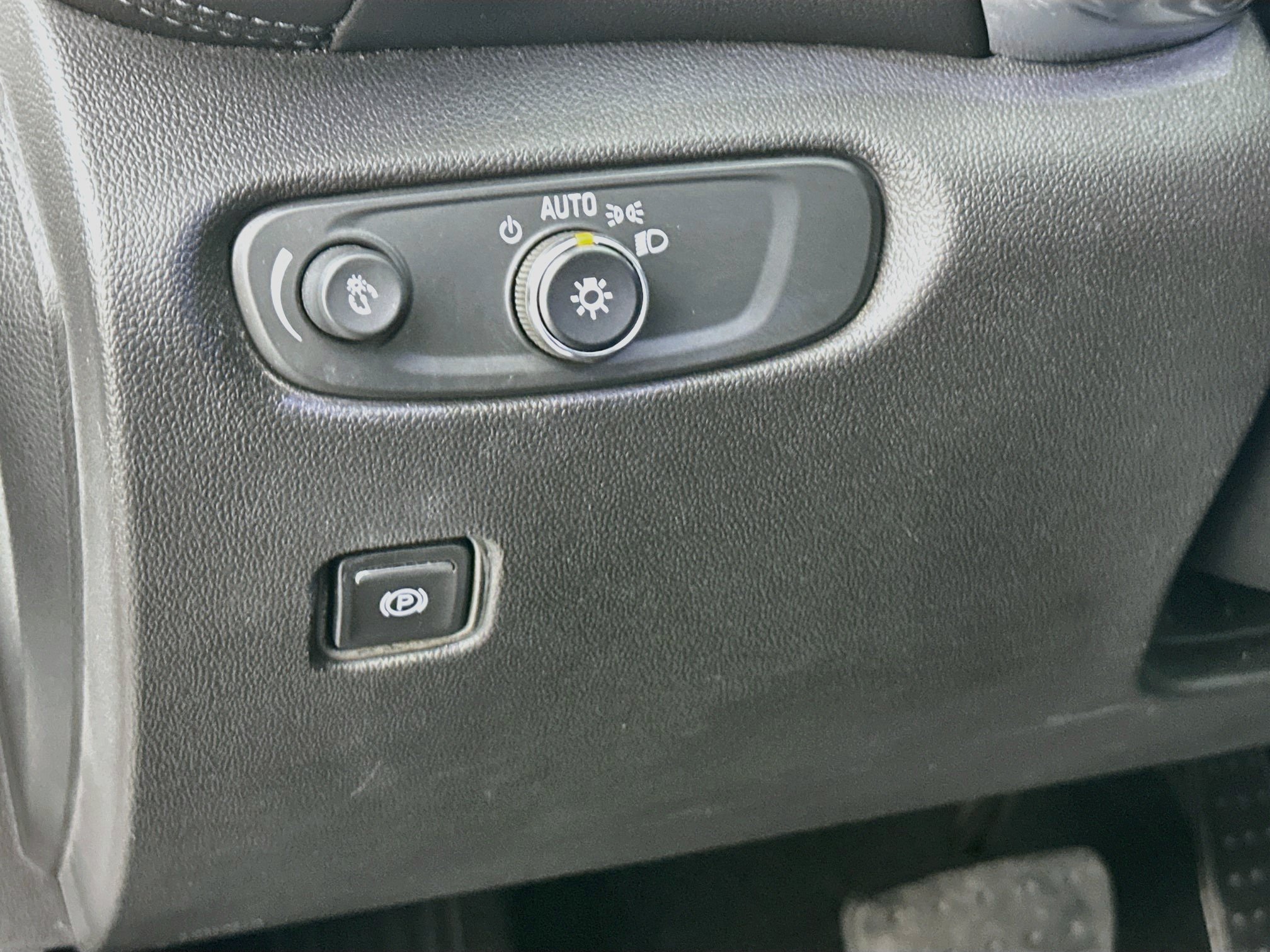 Used 2020 Chevrolet Blazer LT FWD image 16