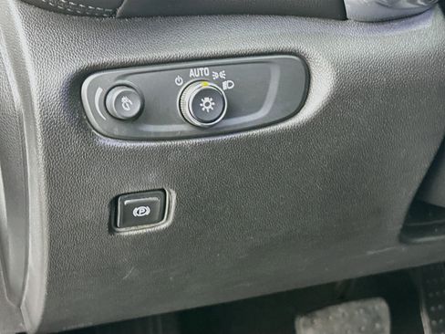 Used 2020 Chevrolet Blazer LT FWD image 16