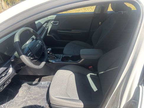 Used 2025 Kia K4 FWD image 29