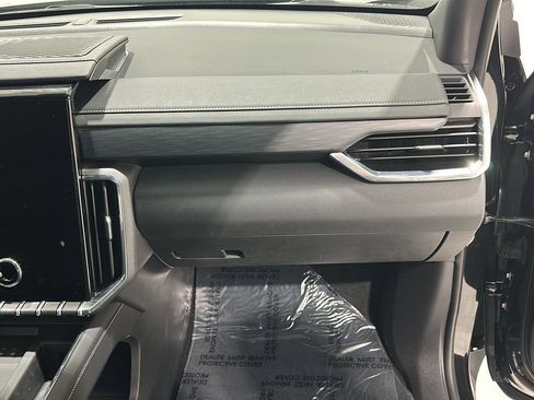 Used 2025 GMC Acadia Elevation w/ Elevation Premium Package image 28