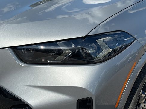 New 2026 BMW X5 xDrive50e image 9