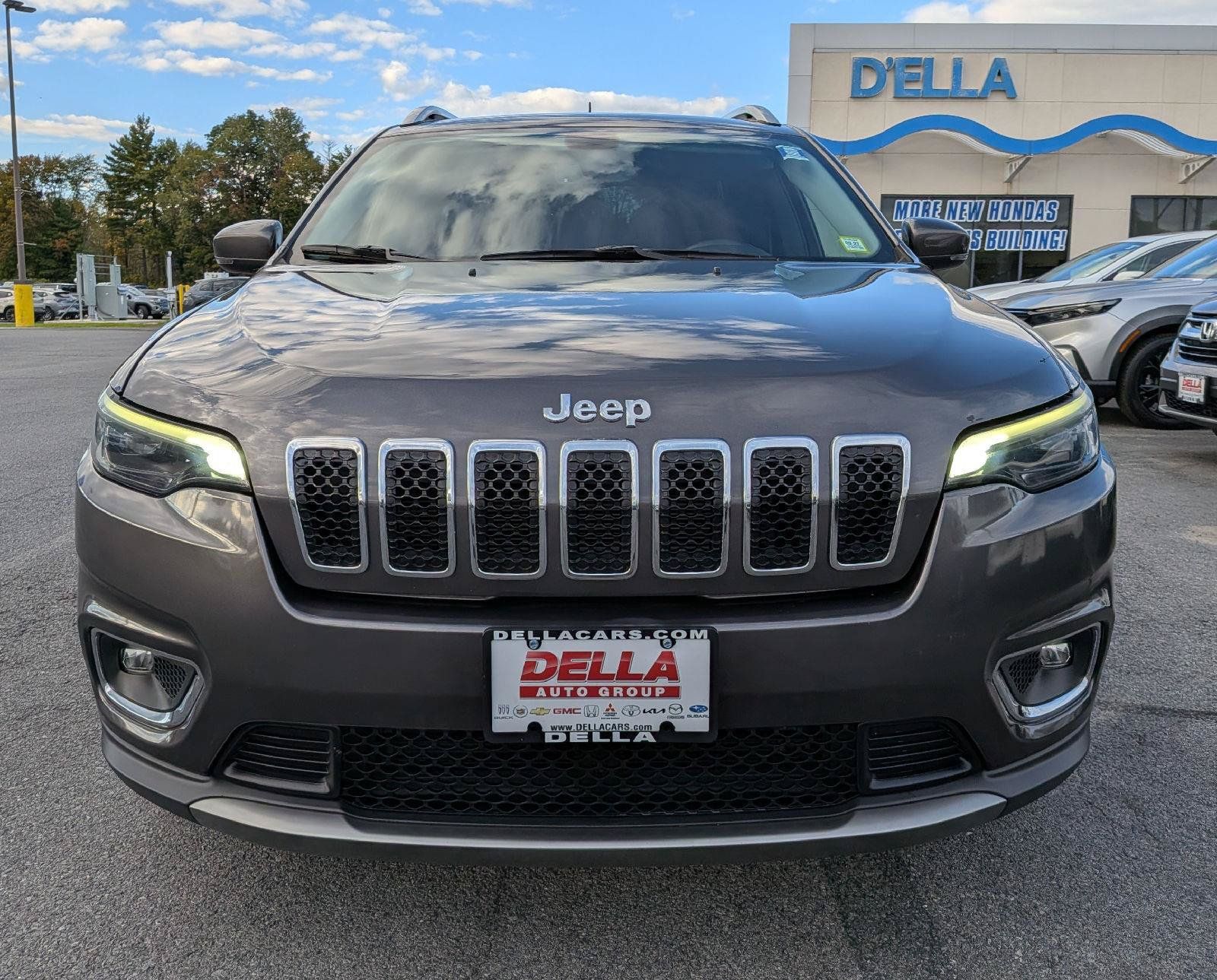 Used 2020 Jeep Cherokee Limited FWD image 2