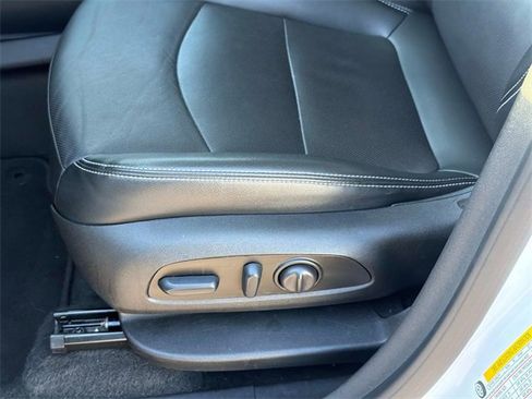 Used 2024 GMC Terrain SLT image 22