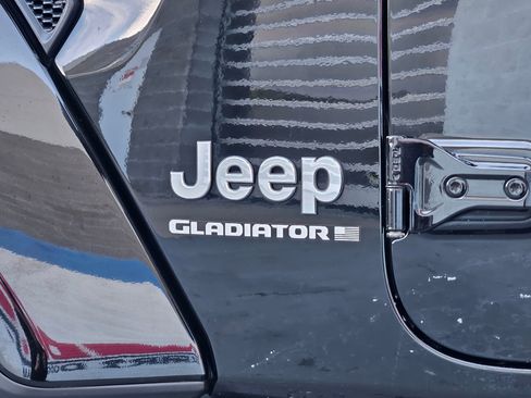 Used 2023 Jeep Gladiator Overland AWD/4WD image 31