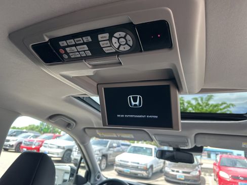 Used 2018 Honda Pilot Touring image 38