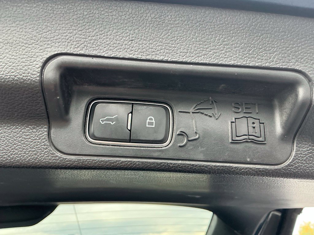 Used 2020 Ford Explorer XLT w/ Equipment Group 202A AWD/4WD image 12