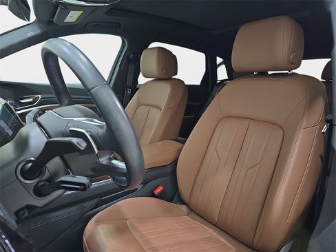 Used 2024 Audi Q8 e-tron Premium image 16