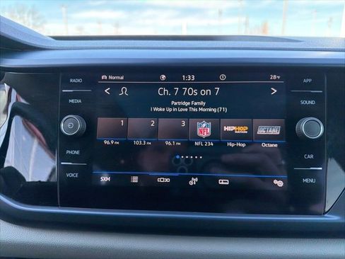 Used 2022 Volkswagen Taos SE w/ Panoramic Sunroof Package image 24