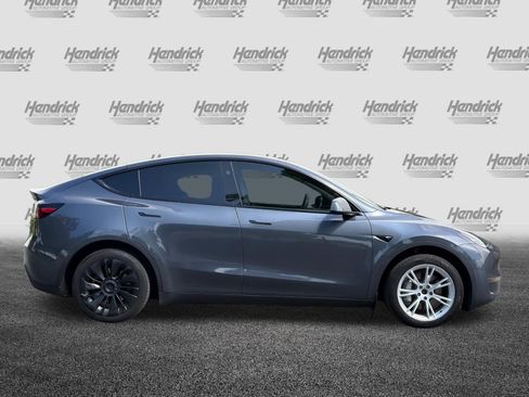 Used 2023 Tesla Model Y AWD image 3
