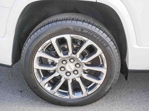 Used 2023 GMC Acadia Denali w/ Denali Technology Package AWD/4WD image 8