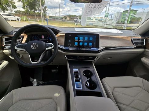 New 2026 Volkswagen Atlas SE FWD image 8