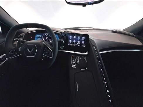 Used 2022 Chevrolet Corvette Stingray Premium Cpe w/ Z51 Performance Package RWD image 17