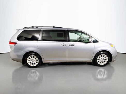 Used 2013 Toyota Sienna Limited w/ Premium Pkg image 8