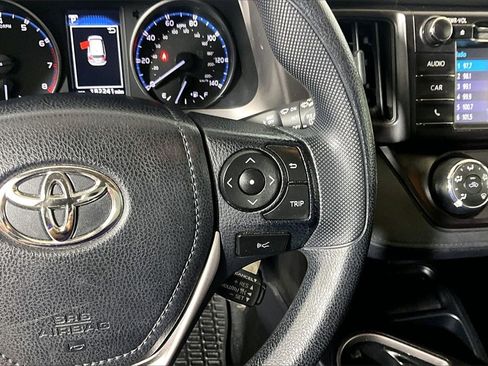 Used 2018 Toyota RAV4 LE image 15