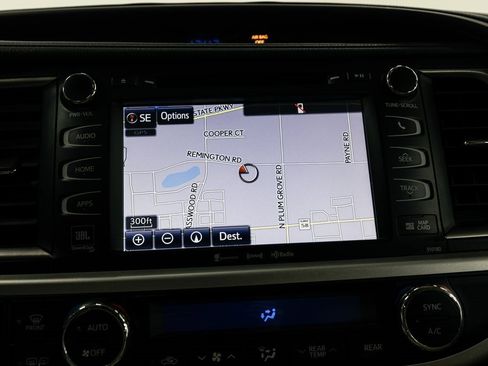 Used 2018 Toyota Highlander Limited image 17