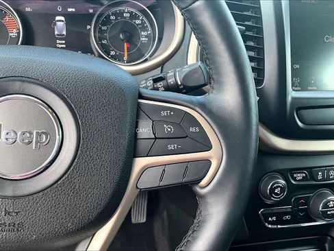 Used 2017 Jeep Cherokee Limited AWD/4WD image 24