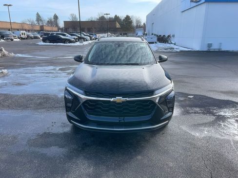 New 2026 Chevrolet Trax LT w/ LT Convenience Package image 2