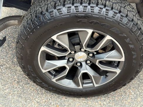 Certified 2024 Chevrolet Silverado 1500 LT AWD/4WD image 11