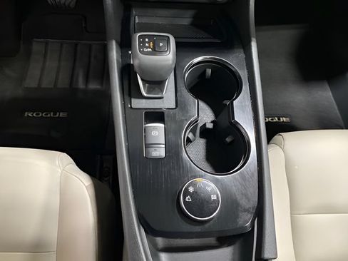 Certified 2023 Nissan Rogue SV w/ SV Premium B Package AWD/4WD image 18