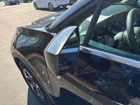 Used 2023 Kia Sportage LX image 6