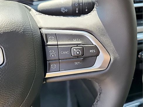 Used 2023 Jeep Compass Limited AWD/4WD image 18
