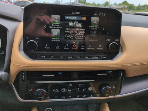 Used 2021 Nissan Rogue Platinum image 10