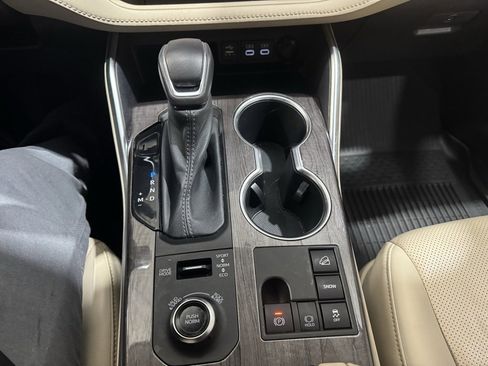 Used 2023 Toyota Highlander L image 19
