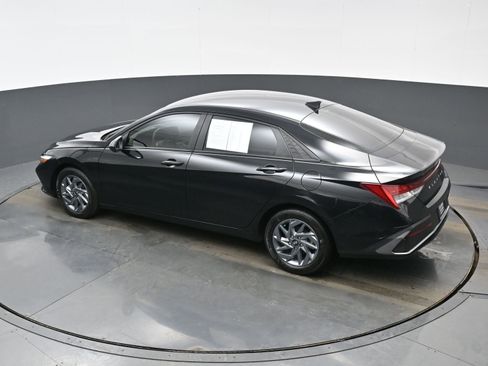 Used 2024 Hyundai Elantra Blue image 34