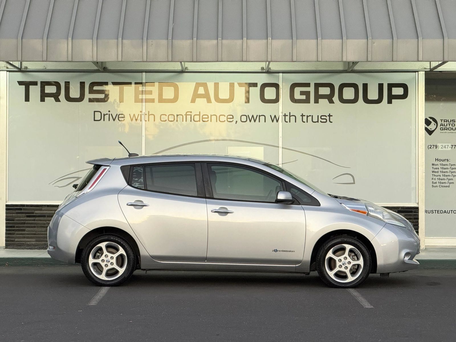 Used 2013 Nissan Leaf SV FWD image 5