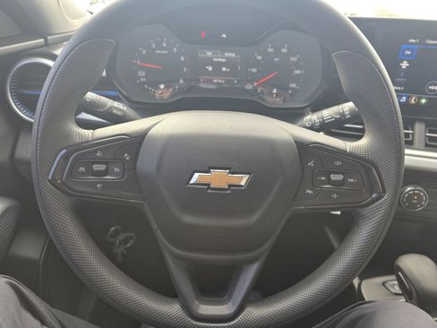 Used 2025 Chevrolet Trax LS w/ Driver Confidence Package image 12