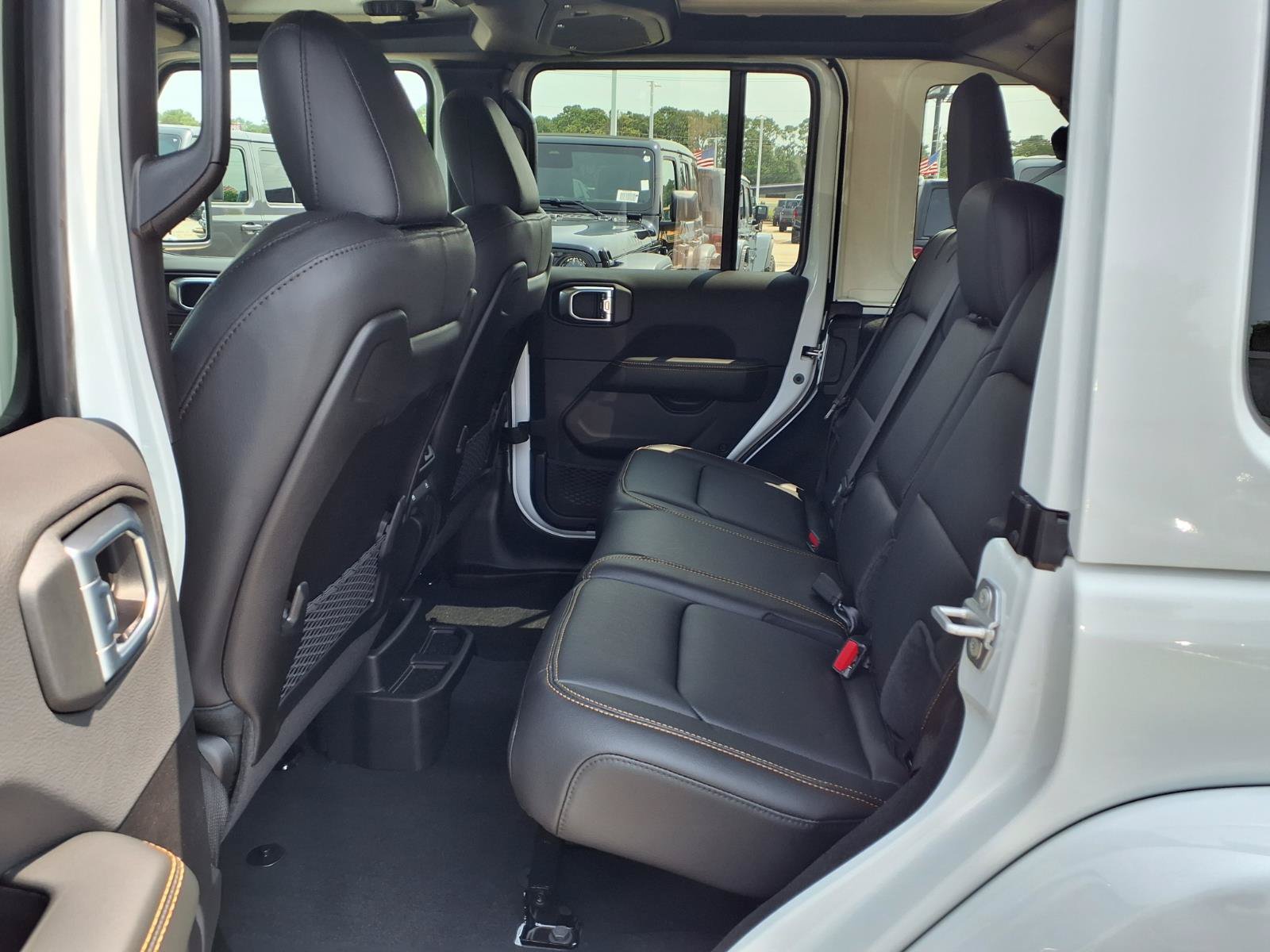 New 2026 Jeep Wrangler Unlimited Sahara AWD/4WD image 7