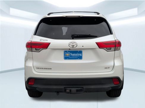 Used 2019 Toyota Highlander SE image 5