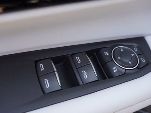 Used 2025 Chevrolet Tahoe Premier AWD/4WD image 29