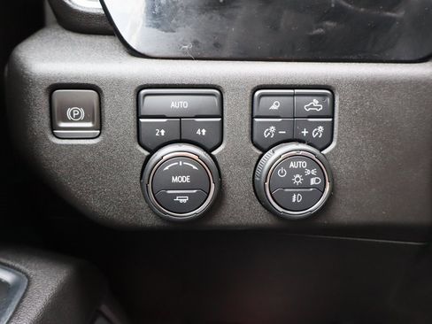 Used 2023 Chevrolet Silverado 1500 LTZ image 12