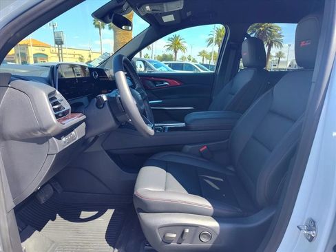 New 2026 Chevrolet Traverse Z71 w/ LPO, Floor Liner Package AWD/4WD image 5