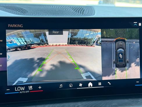Used 2026 BMW X7 xDrive40i w/ M Sport Package AWD/4WD image 27