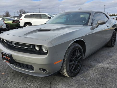Used 2018 Dodge Challenger SXT image 12