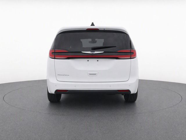 Used 2025 Chrysler Pacifica Select FWD image 3