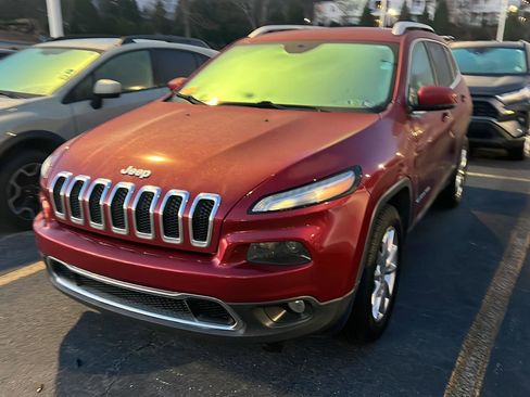 Used 2017 Jeep Cherokee Limited image 3