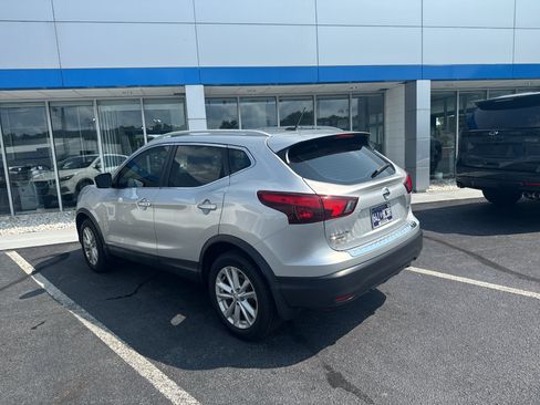 Used 2017 Nissan Rogue Sport SV w/ SV All-Weather Package AWD/4WD image 9