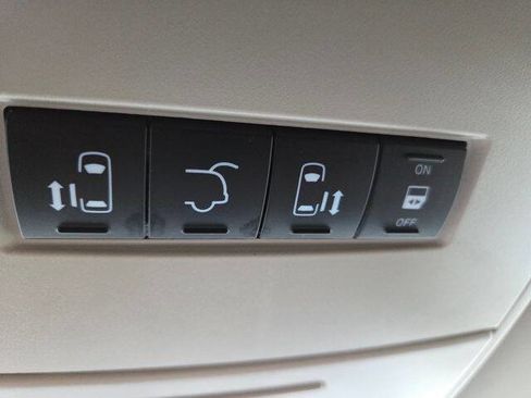 Used 2016 Dodge Grand Caravan SXT w/ Rear Park Assist Package FWD image 32
