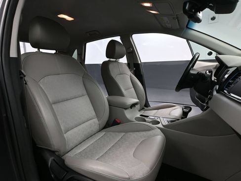 Used 2019 Kia Niro EX FWD image 44