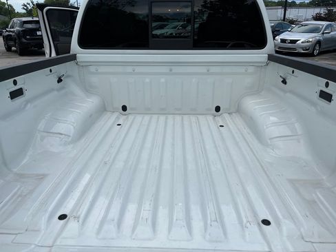 Used 2022 Nissan Frontier SV AWD/4WD image 21