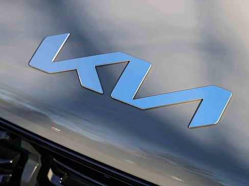 Certified 2024 Kia Sorento SX image 30