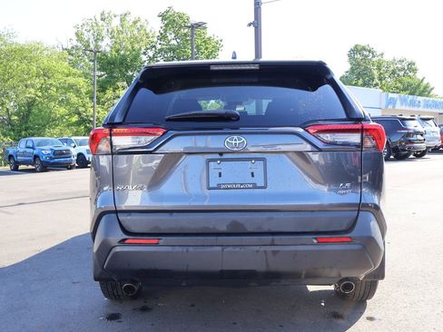 Used 2021 Toyota RAV4 LE AWD/4WD image 6