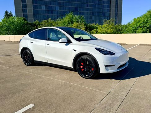 Used 2022 Tesla Model Y Long Range AWD/4WD image 3