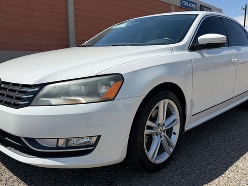 Used 2015 Volkswagen Passat TDI SEL Premium FWD image 3
