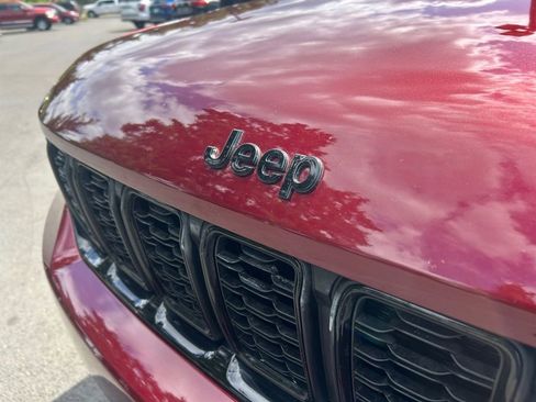 Used 2024 Jeep Grand Cherokee Altitude image 31