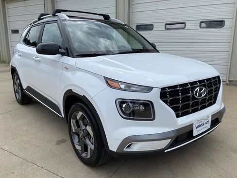 Used 2022 Hyundai Venue Limited FWD image 1